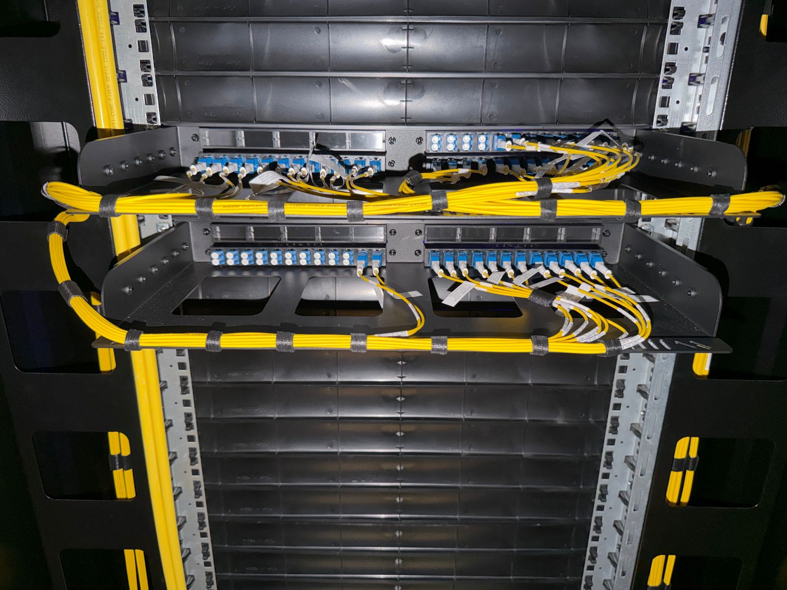 Cabeamento de fibra óptica